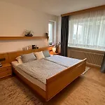Kraft Tanken In Gruener Oase Mit Grossem Wohnraum Und Riesigem Garten *