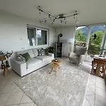 Lägenhet Kraft Tanken In Gruener Oase Mit Grossem Wohnraum Und Riesigem Garten Dornbirn