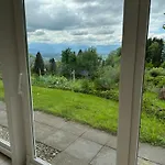 Lägenhet Kraft Tanken In Gruener Oase Mit Grossem Wohnraum Und Riesigem Garten