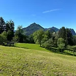 Kraft Tanken In Gruener Oase Mit Grossem Wohnraum Und Riesigem Garten Lägenhet *
