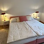 Lägenhet Kraft Tanken In Gruener Oase Mit Grossem Wohnraum Und Riesigem Garten Dornbirn