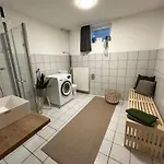 Kraft Tanken In Gruener Oase Mit Grossem Wohnraum Und Riesigem Garten