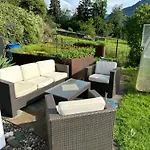 Lägenhet Kraft Tanken In Gruener Oase Mit Grossem Wohnraum Und Riesigem Garten
