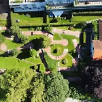 Kraft Tanken In Gruener Oase Mit Grossem Wohnraum Und Riesigem Garten *