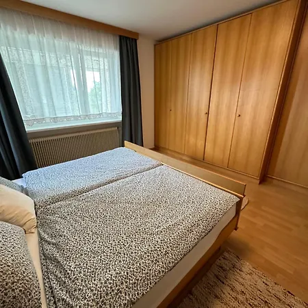 Kraft Tanken In Gruener Oase Mit Grossem Wohnraum Und Riesigem Garten Apartamento