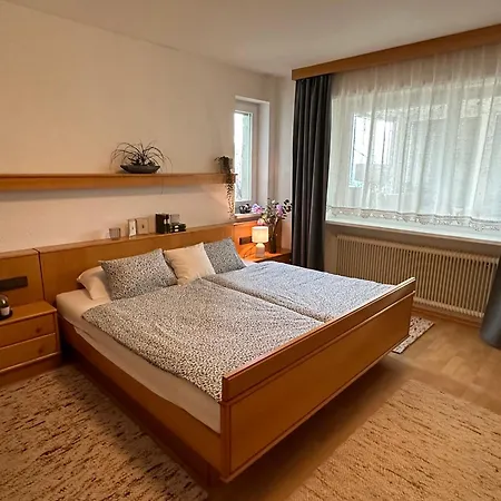 Kraft Tanken In Gruener Oase Mit Grossem Wohnraum Und Riesigem Garten *