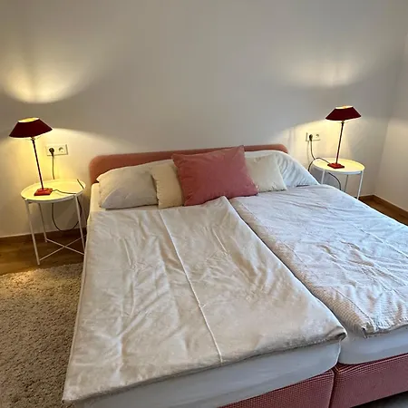 Apartamento Kraft Tanken In Gruener Oase Mit Grossem Wohnraum Und Riesigem Garten Dornbirn
