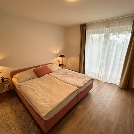 Kraft Tanken In Gruener Oase Mit Grossem Wohnraum Und Riesigem Garten دورنبيرن