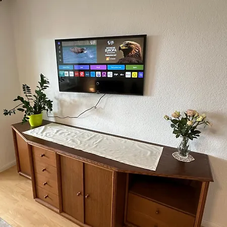 Kraft Tanken In Gruener Oase Mit Grossem Wohnraum Und Riesigem Garten شقة *