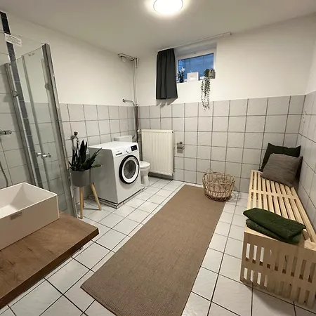 Kraft Tanken In Gruener Oase Mit Grossem Wohnraum Und Riesigem Garten