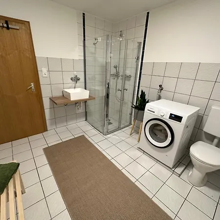 Kraft Tanken In Gruener Oase Mit Grossem Wohnraum Und Riesigem Garten דירה דורנבירן