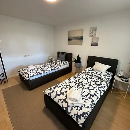Kraft Tanken In Gruener Oase Mit Grossem Wohnraum Und Riesigem Garten Apartamento Dornbirn