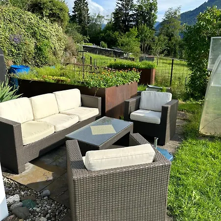 Apartamento Kraft Tanken In Gruener Oase Mit Grossem Wohnraum Und Riesigem Garten