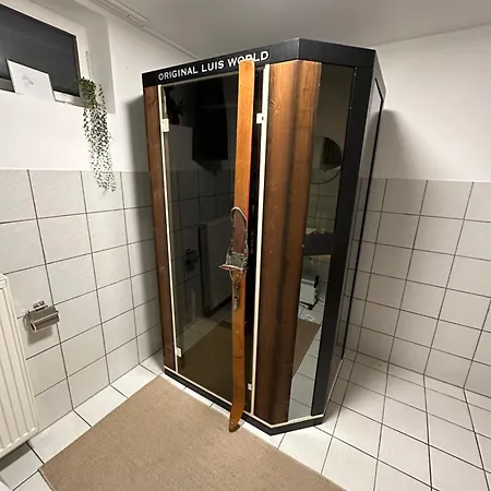 Apartamento Kraft Tanken In Gruener Oase Mit Grossem Wohnraum Und Riesigem Garten