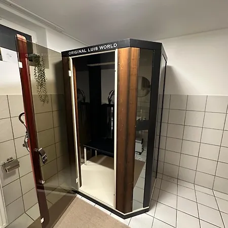 Apartamento Kraft Tanken In Gruener Oase Mit Grossem Wohnraum Und Riesigem Garten
