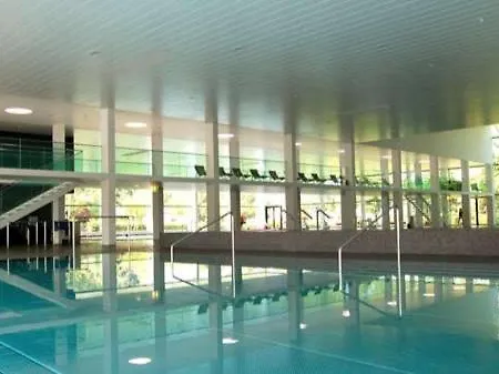 Kraft Tanken In Gruener Oase Mit Grossem Wohnraum Und Riesigem Garten *