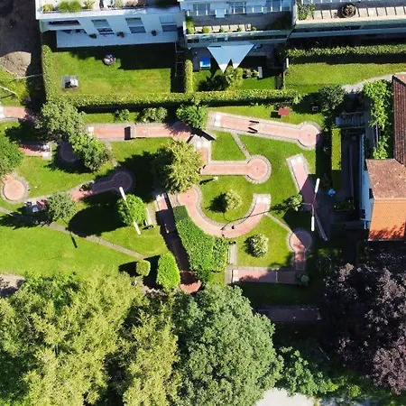 Kraft Tanken In Gruener Oase Mit Grossem Wohnraum Und Riesigem Garten *