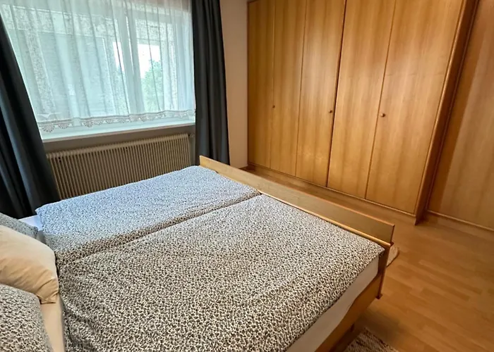 Kraft Tanken In Gruener Oase Mit Grossem Wohnraum Und Riesigem Garten Apartment