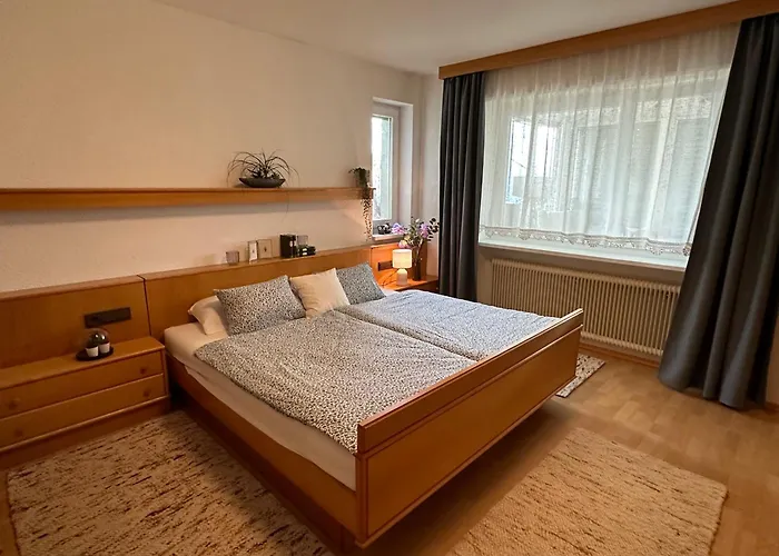 Kraft Tanken In Gruener Oase Mit Grossem Wohnraum Und Riesigem Garten *