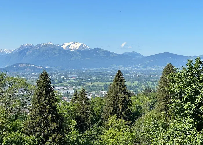 Kraft Tanken In Gruener Oase Mit Grossem Wohnraum Und Riesigem Garten Dornbirn