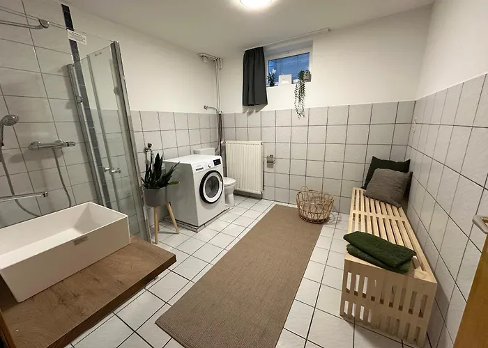 Kraft Tanken In Gruener Oase Mit Grossem Wohnraum Und Riesigem Garten