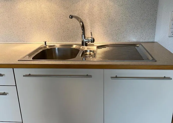 Apartment Kraft Tanken In Gruener Oase Mit Grossem Wohnraum Und Riesigem Garten *