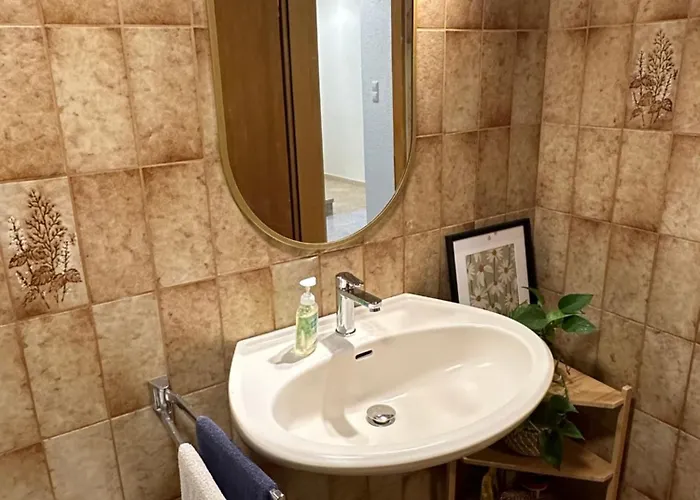 Apartment Kraft Tanken In Gruener Oase Mit Grossem Wohnraum Und Riesigem Garten