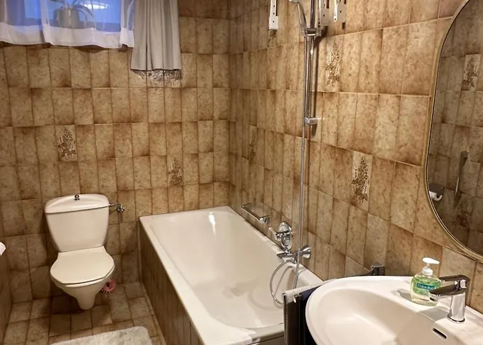 Kraft Tanken In Gruener Oase Mit Grossem Wohnraum Und Riesigem Garten