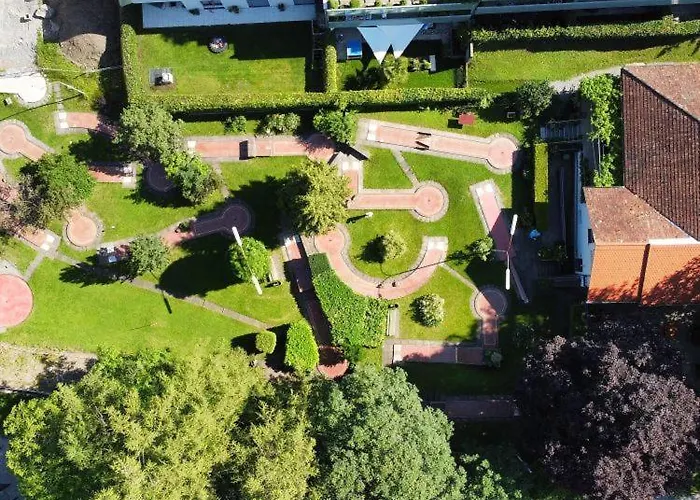 Kraft Tanken In Gruener Oase Mit Grossem Wohnraum Und Riesigem Garten *